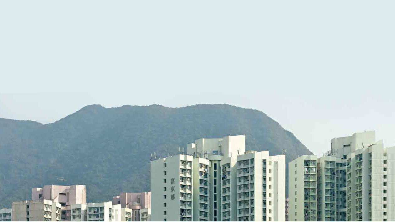 房委會埋數 本財年錄盈餘92億 建屋成本大增 料四年後現金大跌256億 未來數年營運無問題 盡力降低建築開支