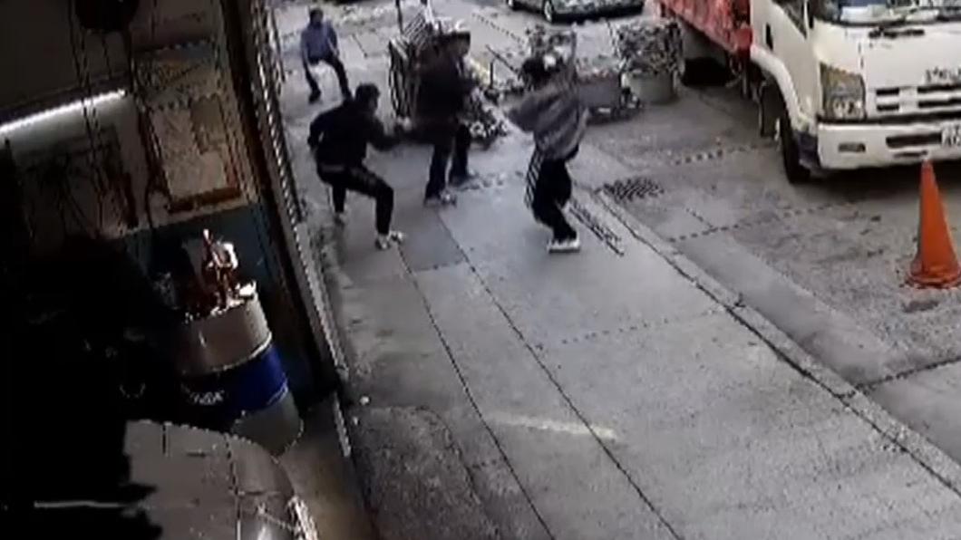 筲箕灣發生斬人案。（有線電視新聞截圖）