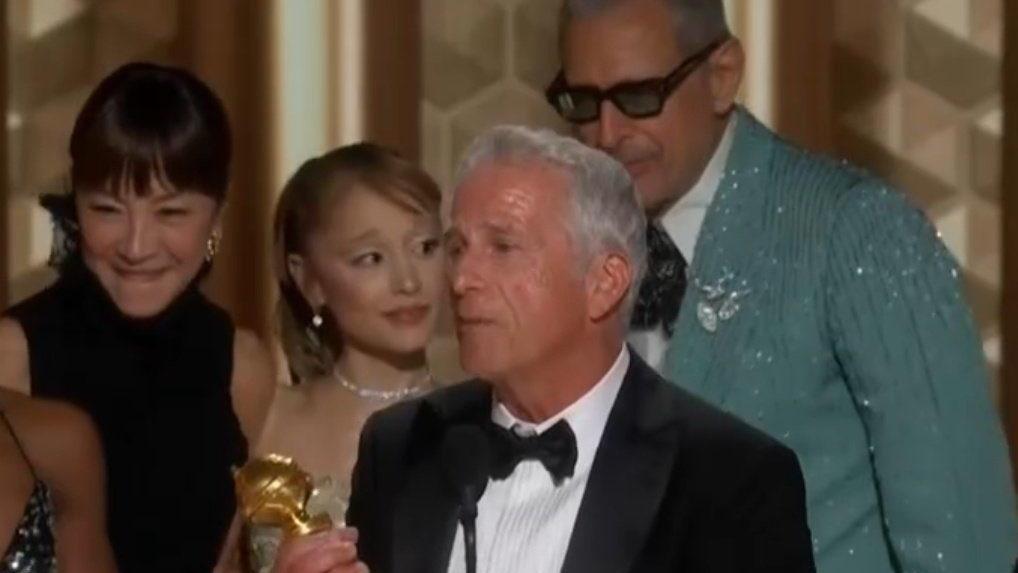 金球獎2025｜《魔法壞女巫》獲頒票房成就獎 楊紫瓊Ariana Grande上台分享殊榮