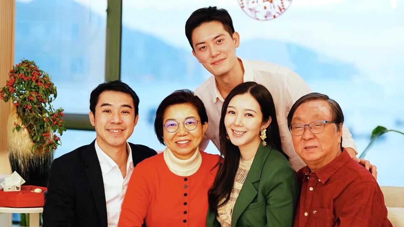 麥明詩家人分享賀年全家福 兩個月後生得最新狀態曝光