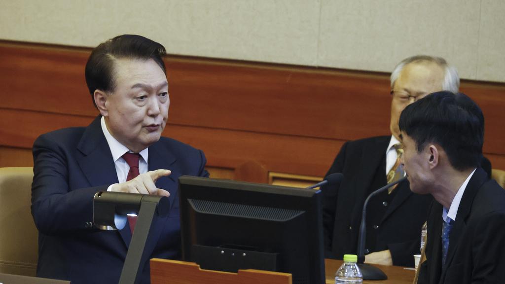 尹錫悅上周四出席憲法法院對他的彈劾審訊。(資料圖片)