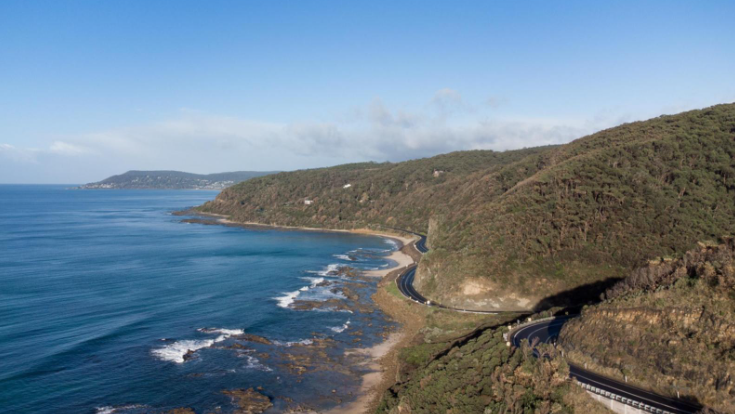 被譽為「澳洲最美公路」、位於墨爾本近郊的著名景點大洋路（Great Ocean Road）發生交通意外，中國公民2死3傷(網上圖片)