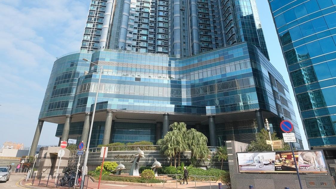 紅磡海名軒商業樓層3樓全層樓面，將以私人協約方式出售，市場估值約1.5億元。 