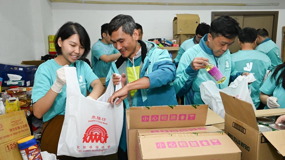 戶戶送夥聖雅各福群會送贈商品予長者 為期10個月