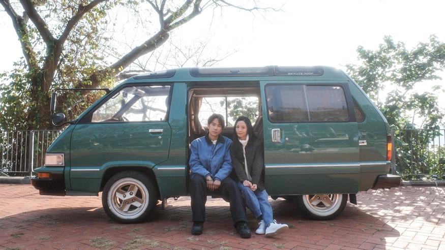 ToNick主音趙善恆揸古董車載靚女遊車河拍新歌MV 尋找苦中一點甜