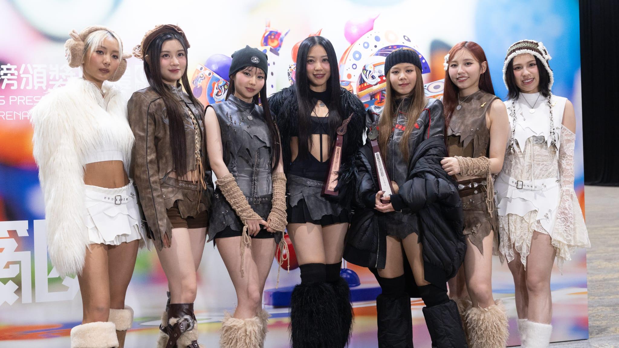 叱咤2024｜COLLAR見證Sammi得獎超感動 芯駖自爆攬住花姐爆喊：連眼睫毛都甩晒