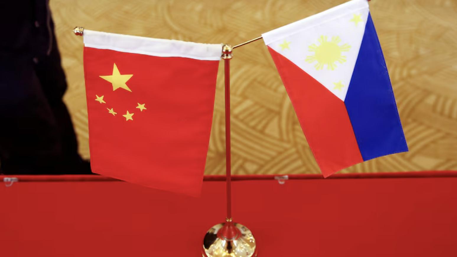 中國及菲律賓國旗。(網上圖片)