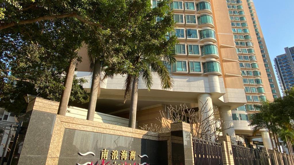 屯門南浪海灣連天台特色戶，獲同區用家以858.8萬元承接，呎價1.02萬元。