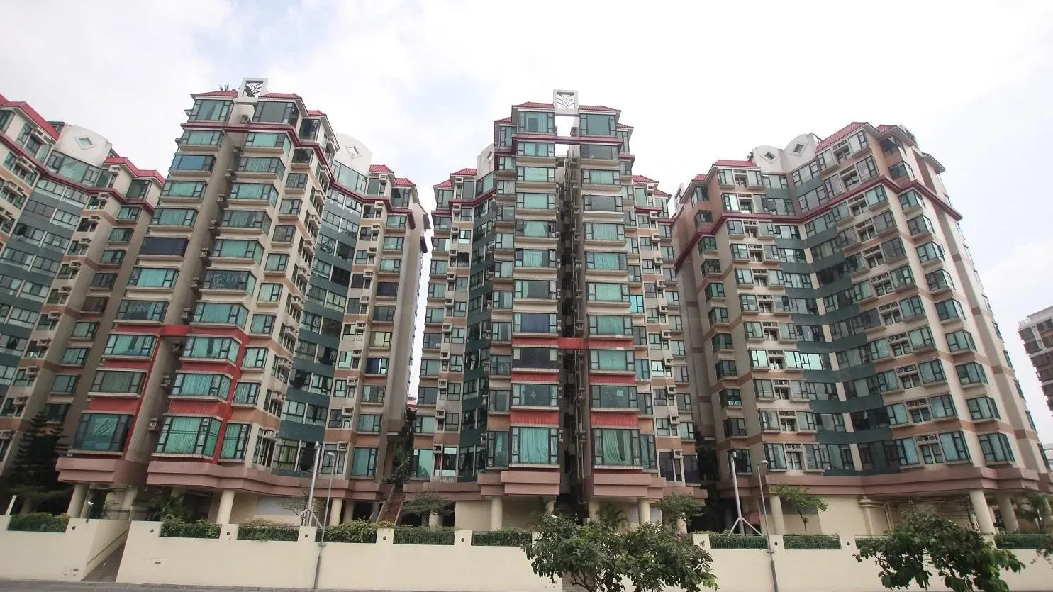 元朗御豪山莊東南三房戶，以1.45萬元租出，業主租金回報高逾10厘。