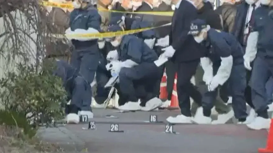 事發後警方在現場調查。（圖/翻攝NNN）