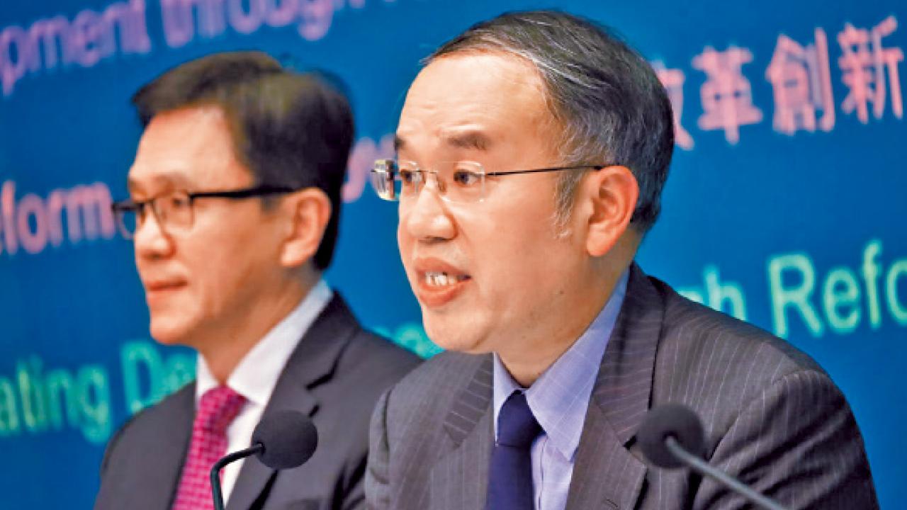 稱政府發債安排清楚 許正宇：一直密切聯繫評級機構