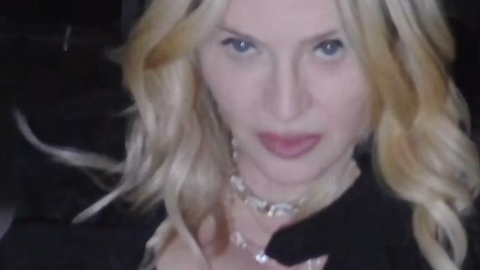 娜姐罕有分享冇濾鏡照兼瞓地板