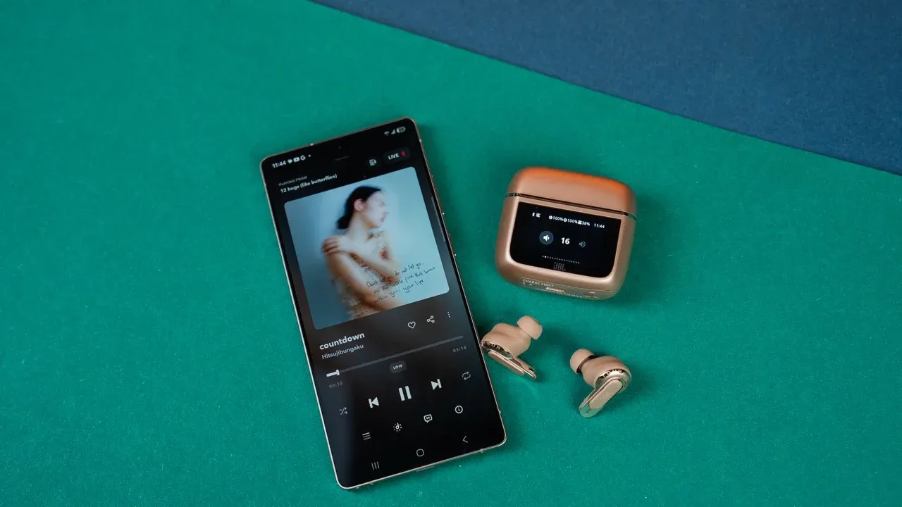 JBL Tour 3 Pro真無線藍牙耳機評測：屏幕設計實用　旗艦音質功能豐富