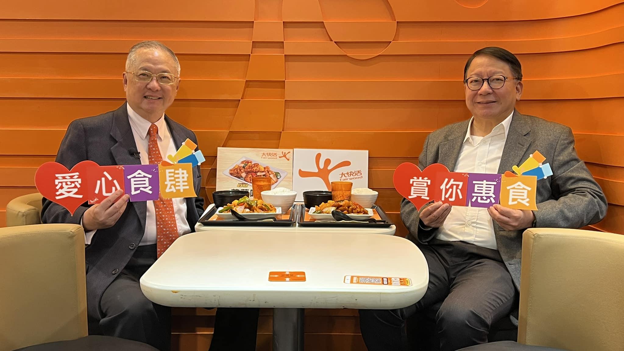 陳國基(右)與張宇人到訪其中一間食肆。(陳國基FB)