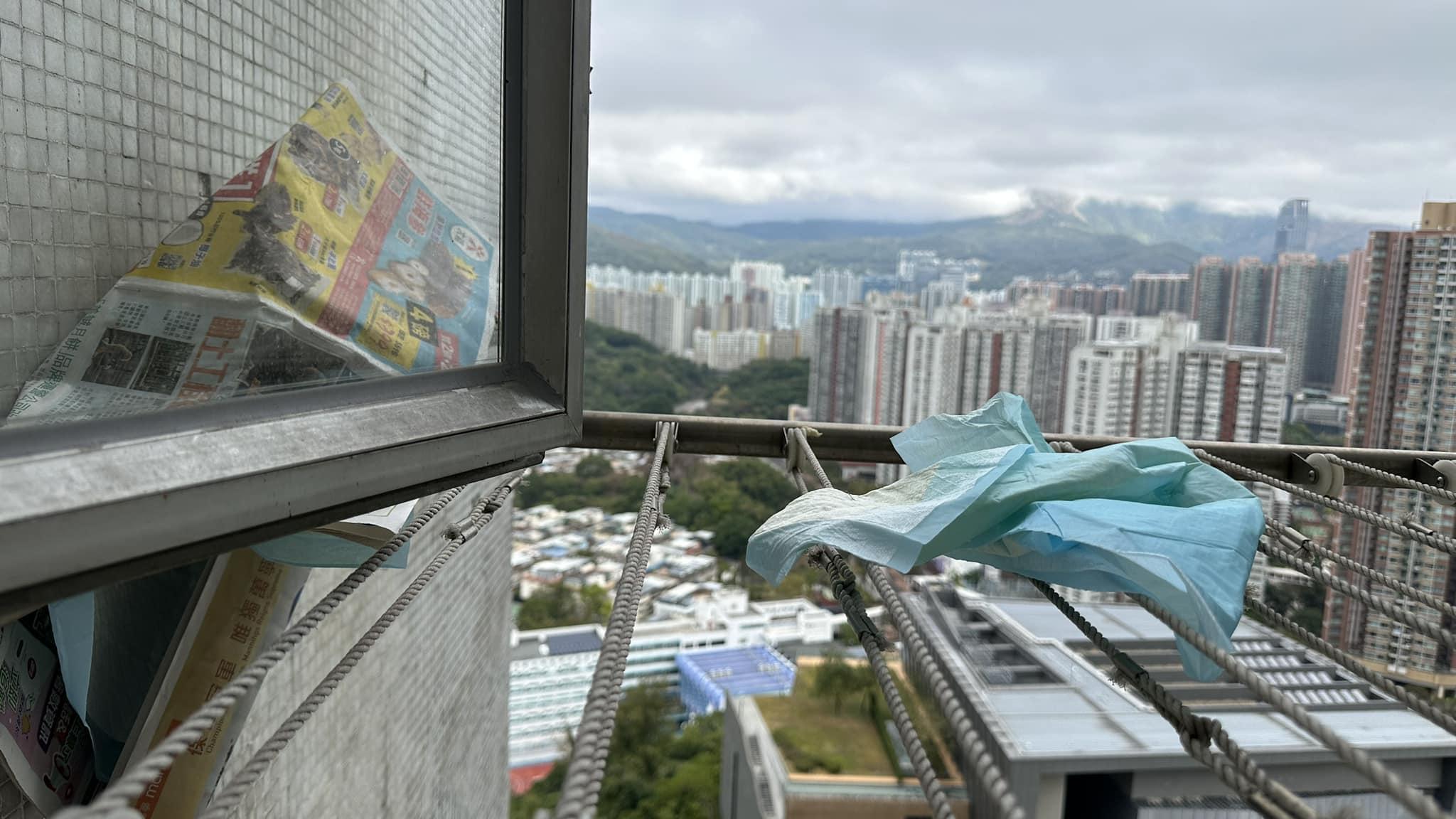 青衣長康邨缺德住戶高空丟用完安全套，苦主指「講得出嘅垃圾都有執過」(青衣街坊吹水會群組圖片)
