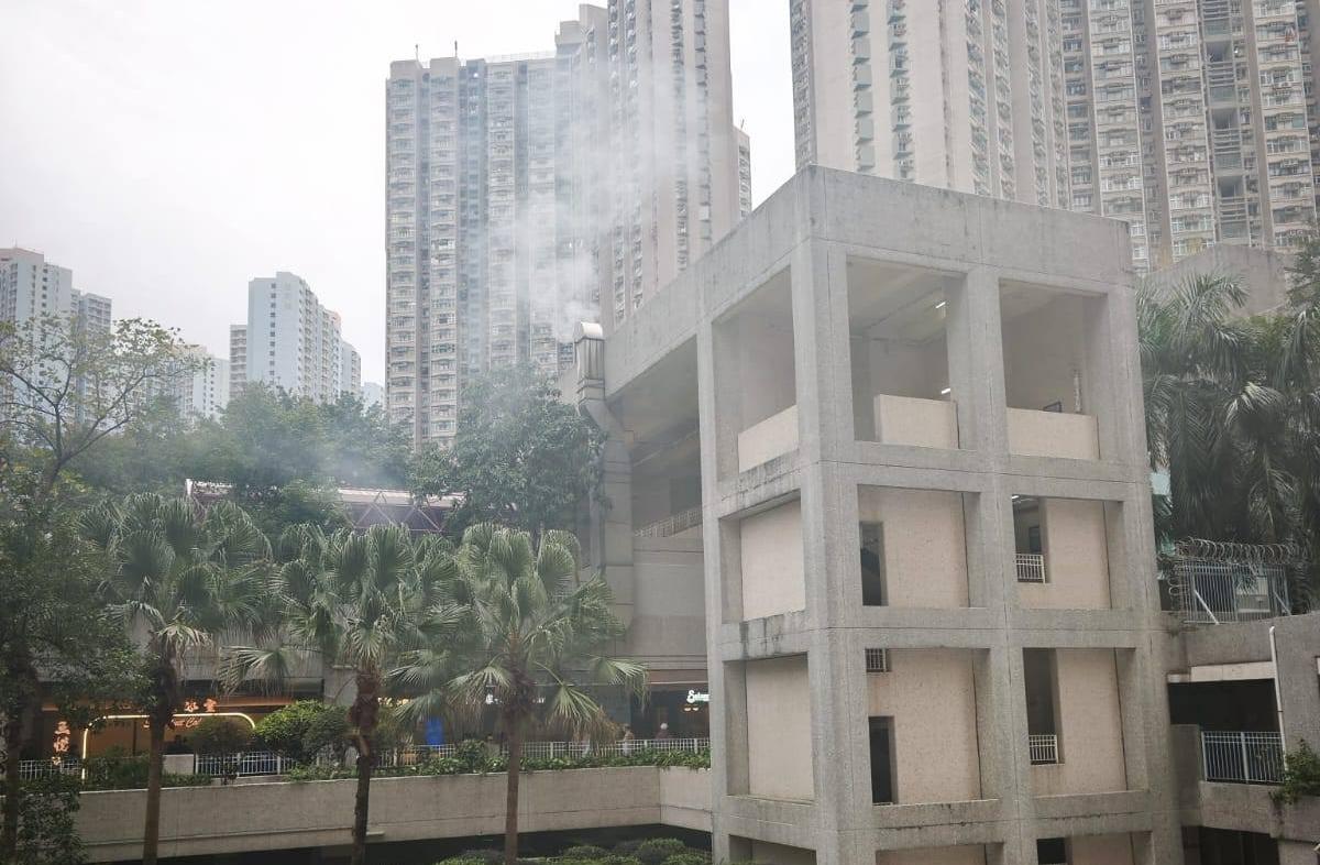 黃大仙鳳德商場食店發生火。（fb「越毅強」圖片）