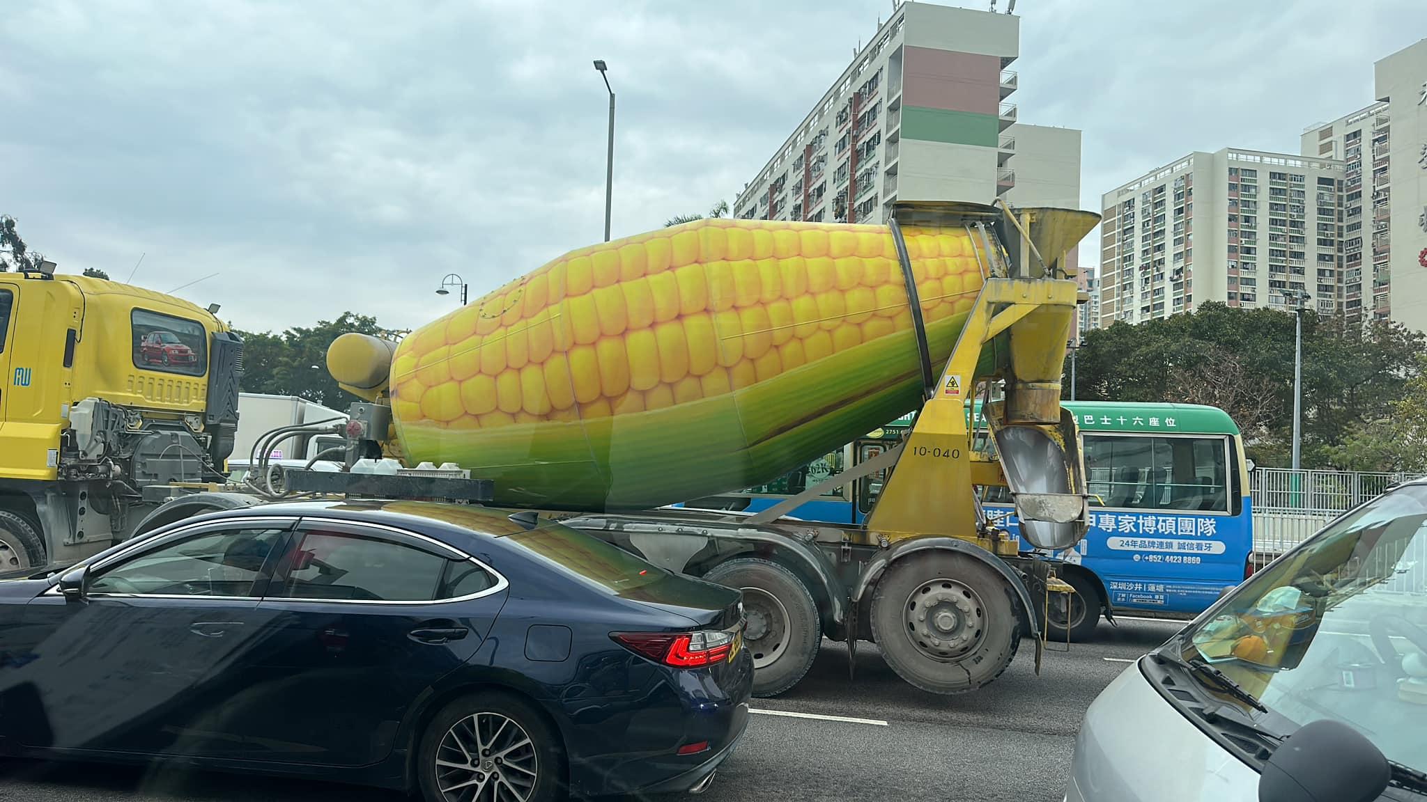 網上熱話｜「大粟米」造型田螺車行走香港馬路 網民：會倒粟米濃湯？