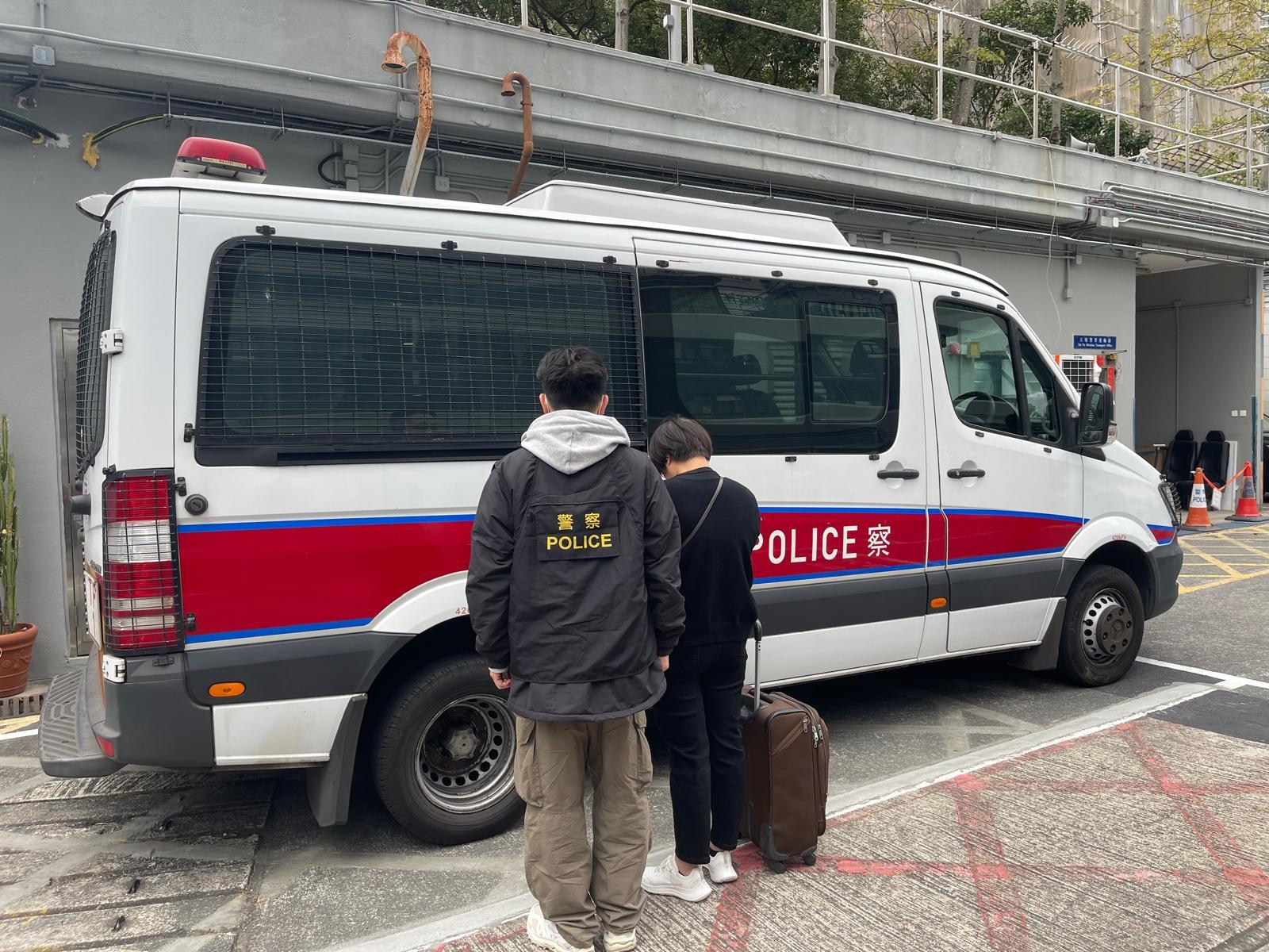 警方大埔打擊非法賣淫，53歲內地婦被捕。(警方圖片)