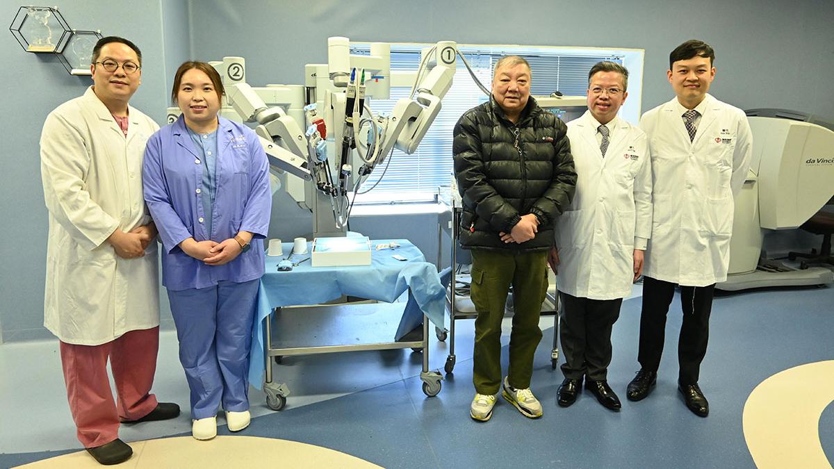 東區醫院數年前引入機械人輔助微創手術系統，協助醫生處理複雜手術。(東區醫院提供)