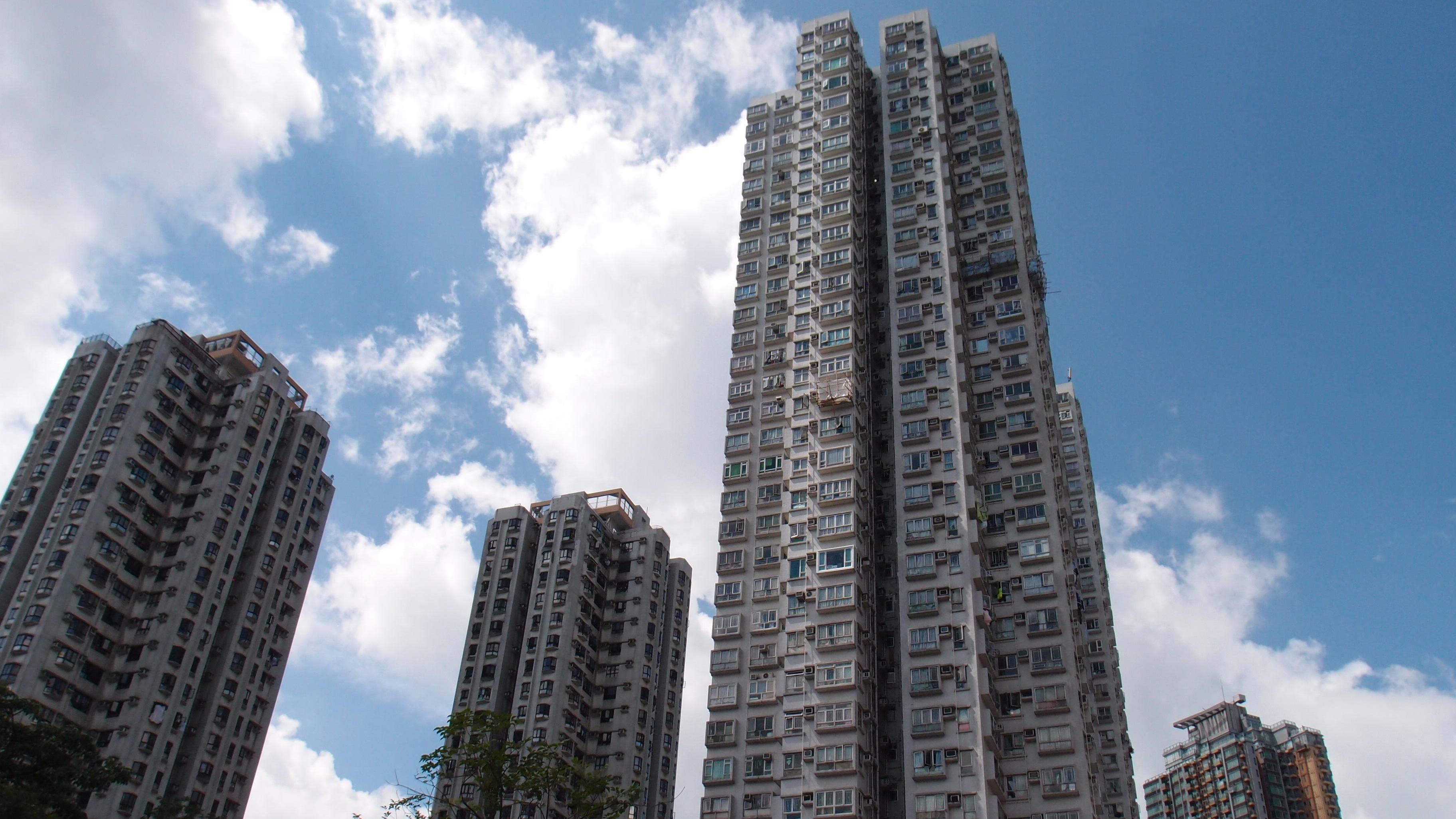 長線投資者獲代理親赴台灣向業主送訂，成功以full pay形式328萬元購得屯門康麗花園兩房收租。(資料圖片)