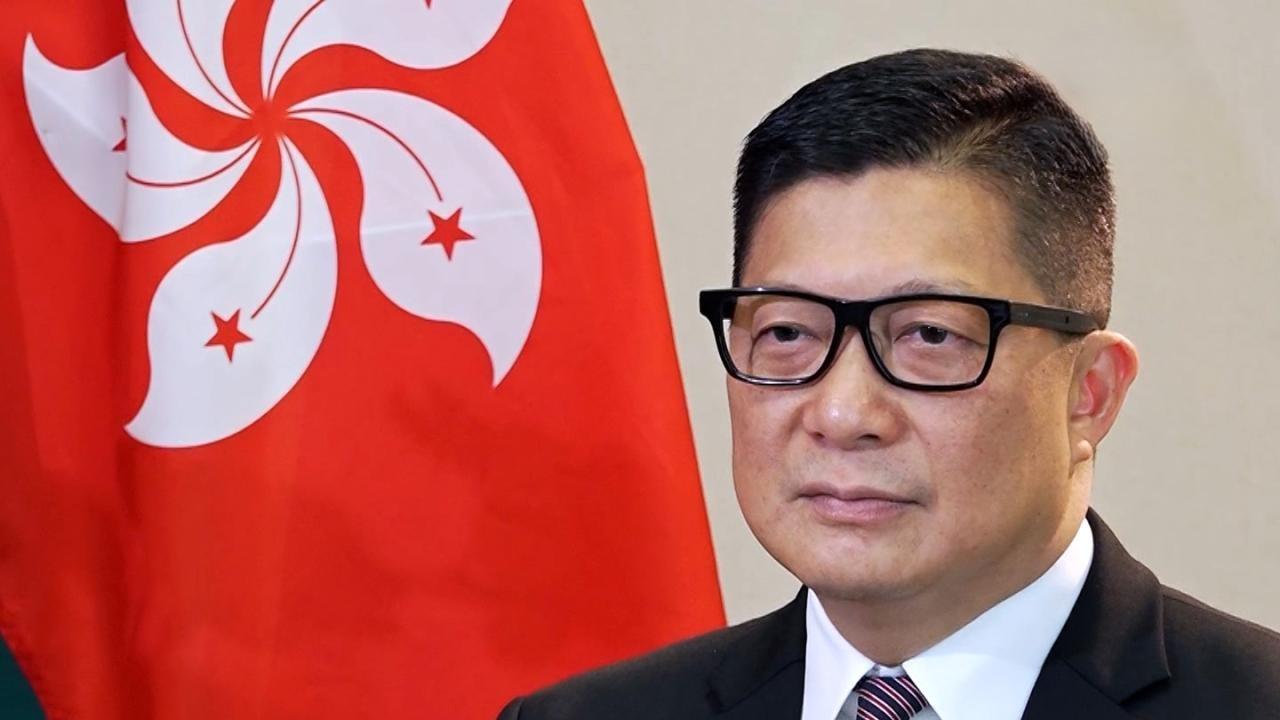 鄧炳強強調，香港特區執法機構始終根據證據，並嚴格依法對有關個人或實體的行為採取執法行動，與他們的政治立場、背景或職業無關。（港台圖片）