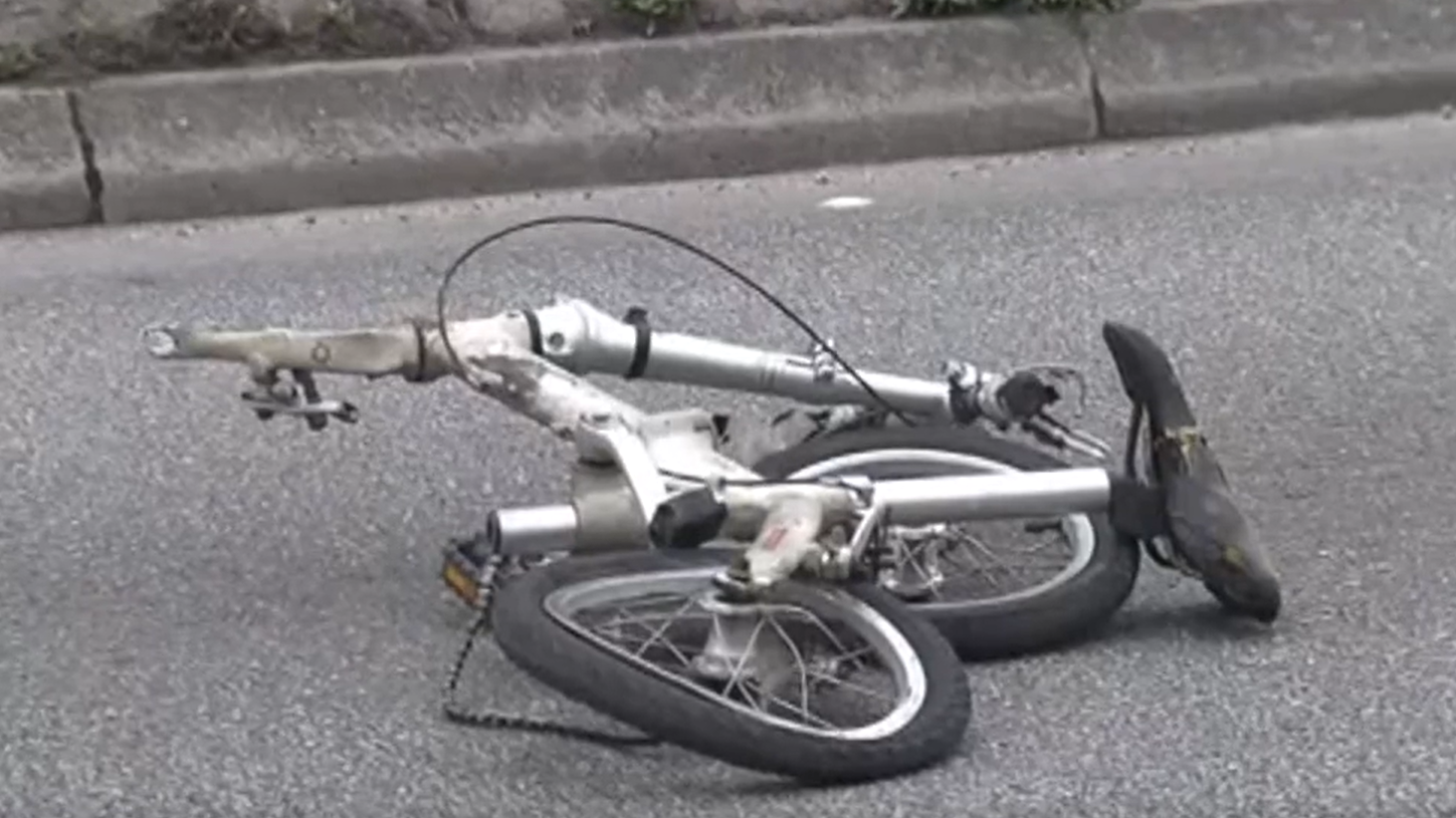 屯門踏單車68歲男子被的士撞倒，昏迷送院不治(NOW新聞截圖)