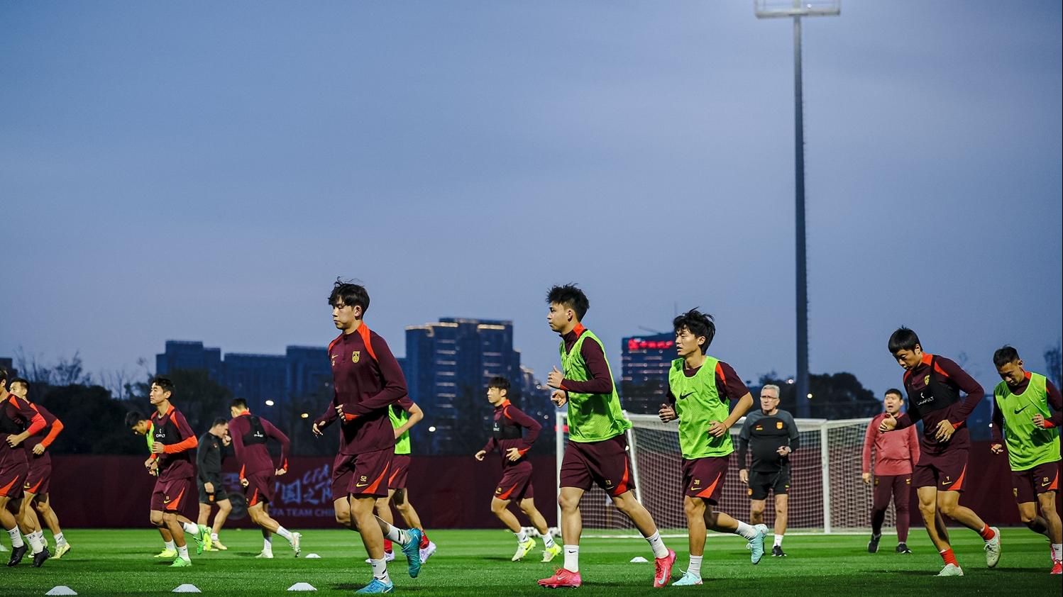 中國隊在世界盃外圍賽將面對澳洲。(新華社)