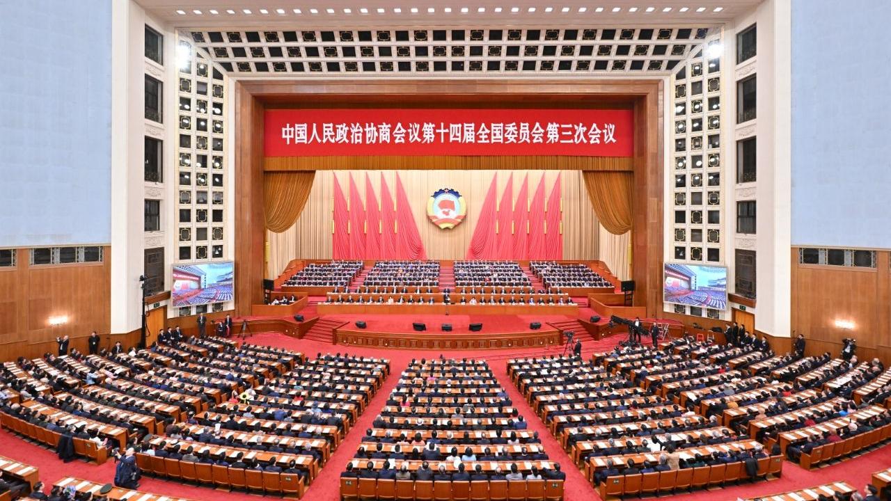 全國兩會2025｜全國政協會議今早閉幕　王滬寧主持會議。（中新社）