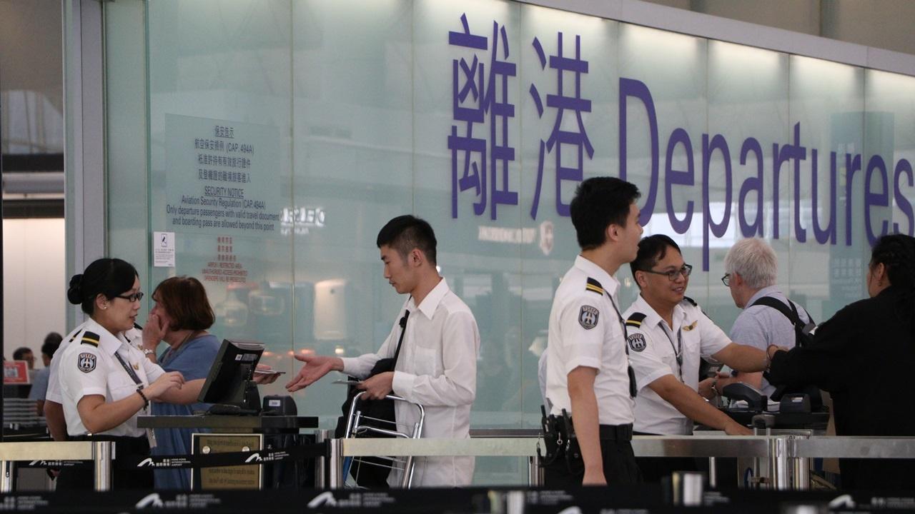 機場禁區涉縱火燒2店衣物，22歲尼泊爾男被捕。(資料圖片)