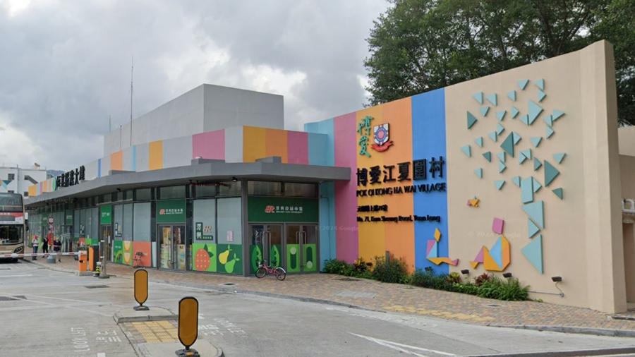 元朗博愛過度性房屋電動平板車充電起火，男戶主爬水渠逃生。(Google Map)