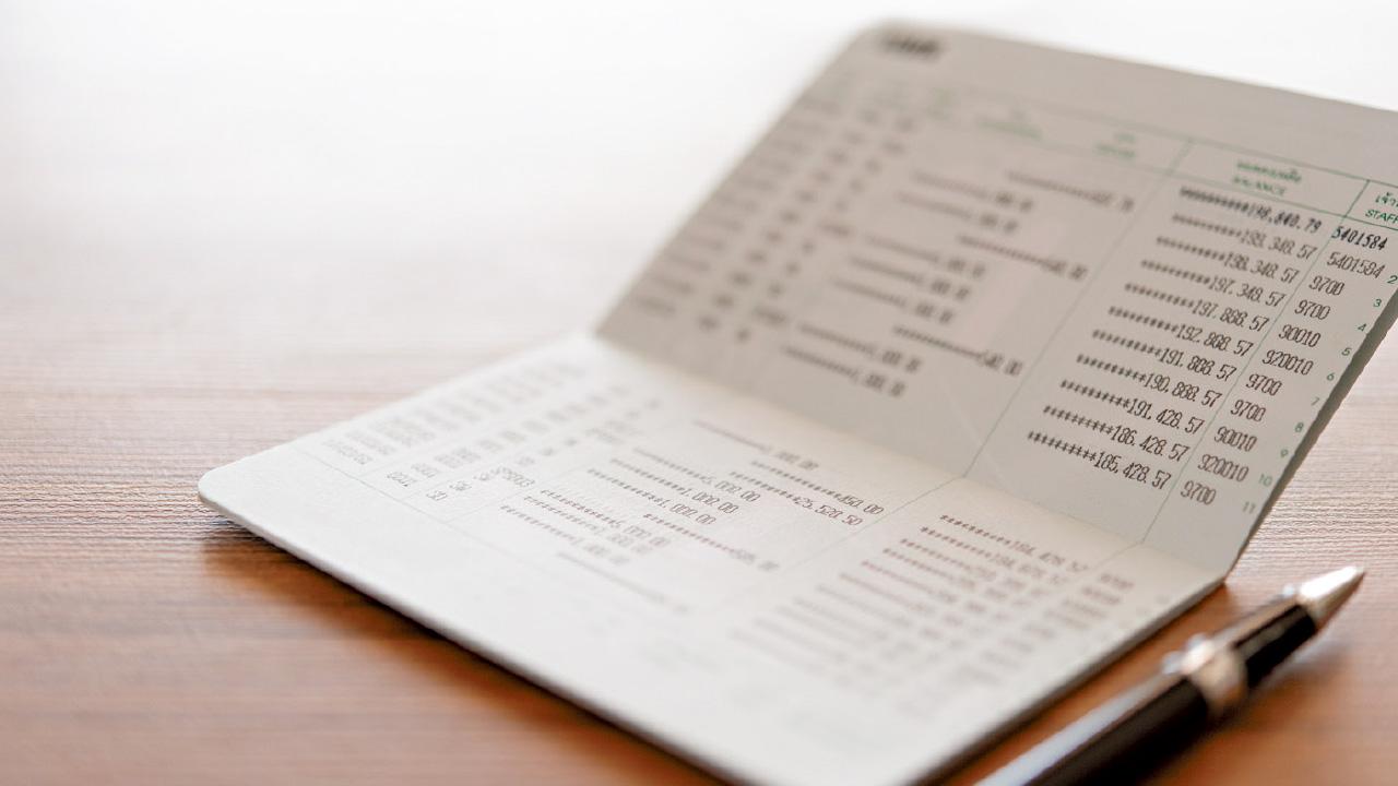 78歲漢涉為報酬借戶口被捕 警拘73傀儡戶口持有人 不少屬長者