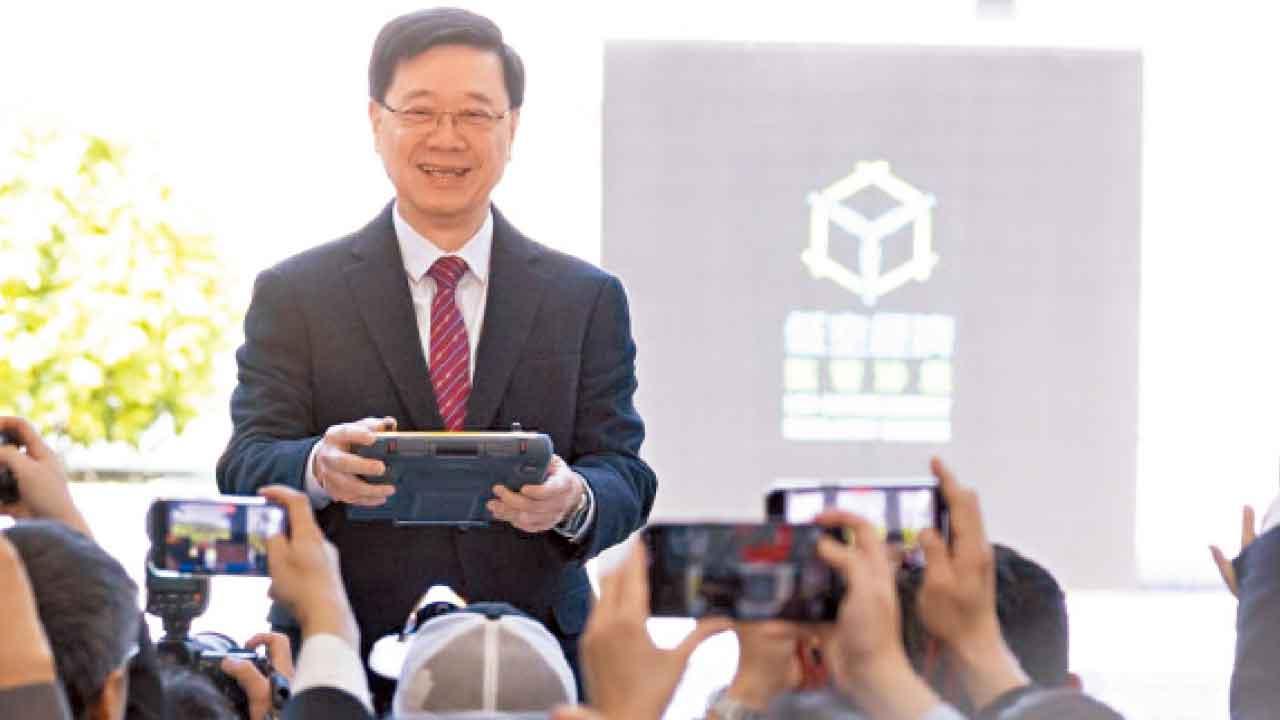 港低空經濟起飛 首批38試點 無人機送藥 送餐 送AED機  李家超：八仙過海 各顯神通