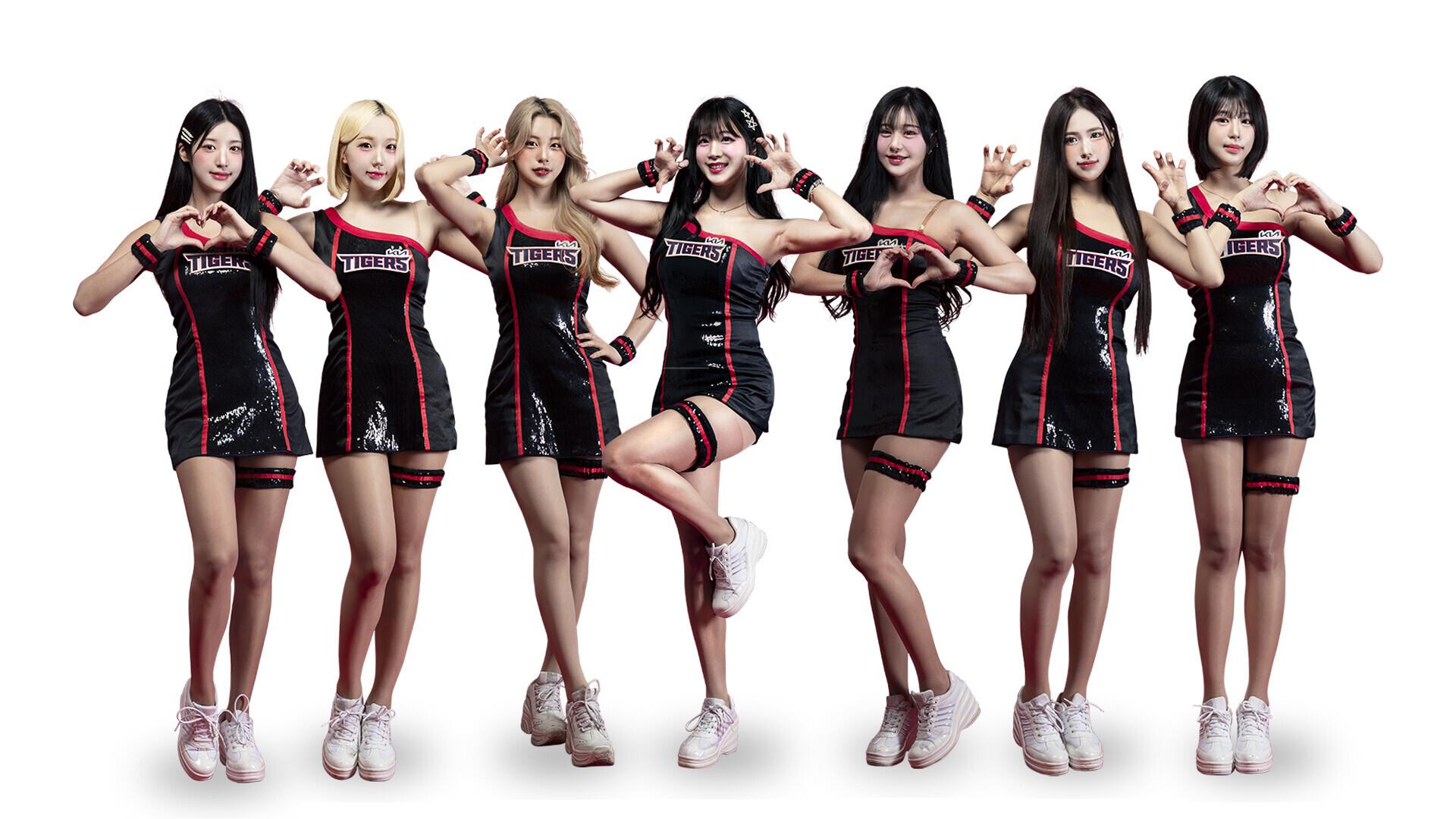 旅發局邀請南韓冠軍級棒球隊啦啦隊、 憑「三振舞」於網絡爆紅的「起亞虎啦啦隊」其中七 員，包括隊長金韓拿、劉世彬、朴星垠、千素妍、李昭 旻、尹世麗和高嘉彬來港打氣助陣。