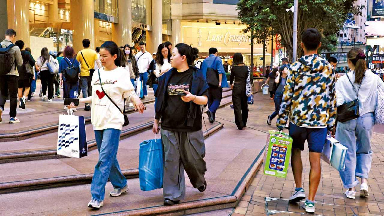 港1月零售銷售跌幅收窄至3.2% 政府：或因農曆新年較早出現