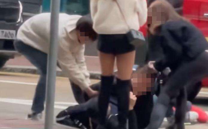 尖沙咀發生爭執事件。（fb「車cam L（香港群組）」截圖）