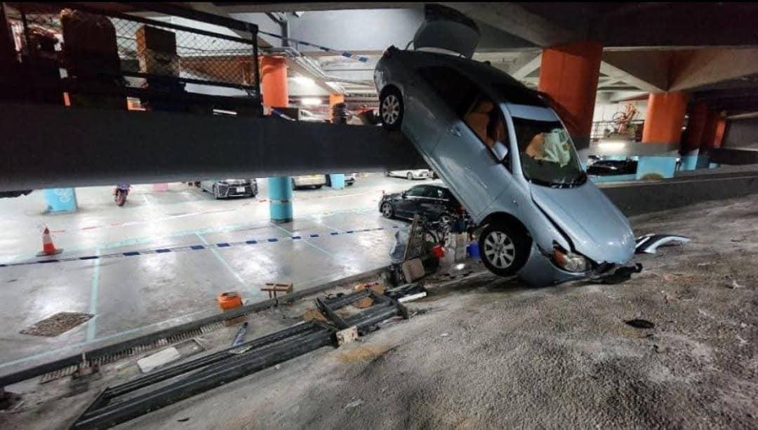 華貴邨停車場私家車撞欄(馬路的事討論區FB)