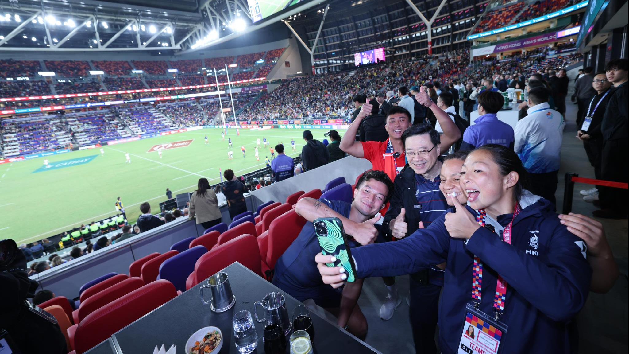 李家超到啟德體育園觀賽。(李家超FB)