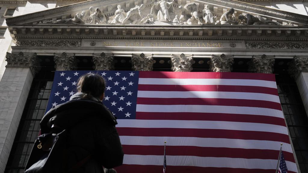 美國經濟衰弱憂慮加劇，美股遭遇「黑色黑期一」。(AP)