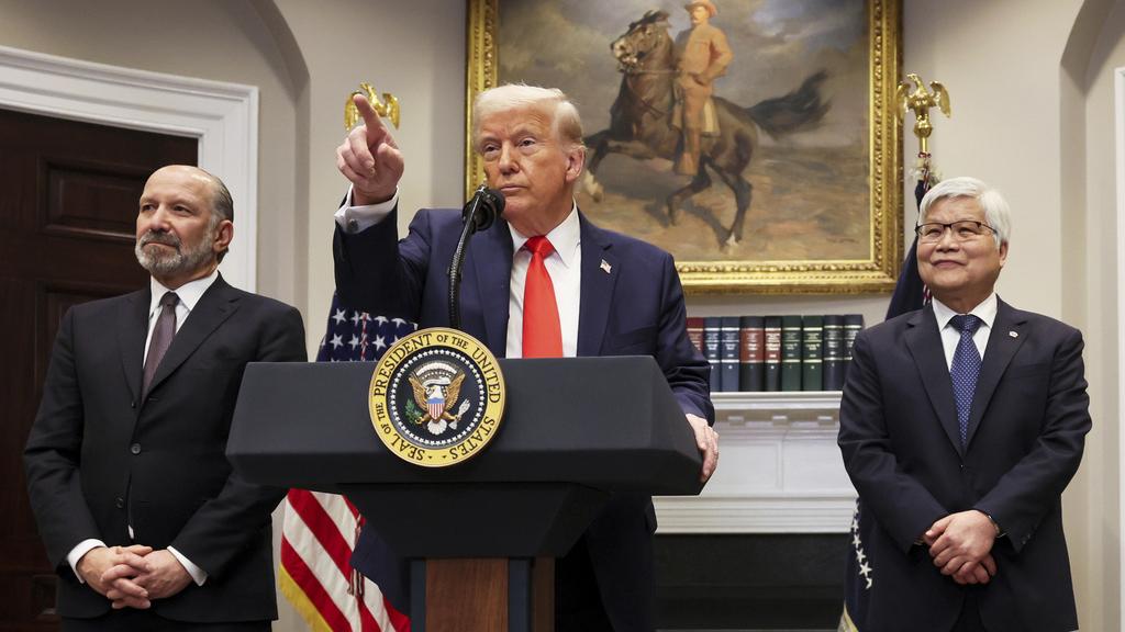 特朗普宣布，台積電將在美國再投資1,000億美元，興建多間最先進的晶片廠。(AP)