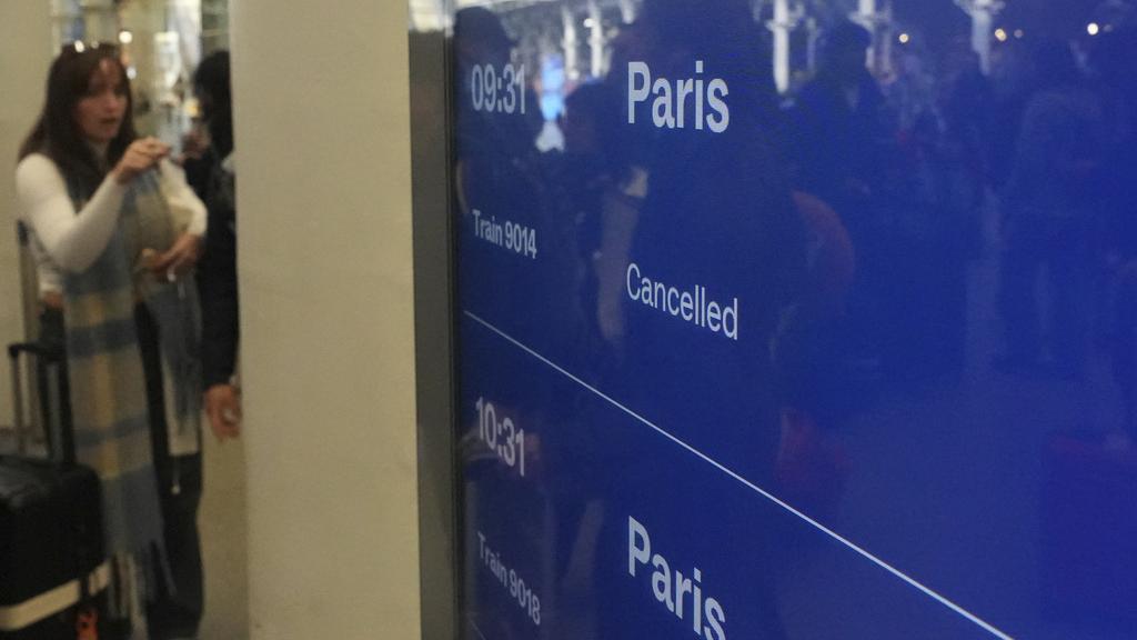 巴黎的歐洲之星列車服務暫停。(美聯社)