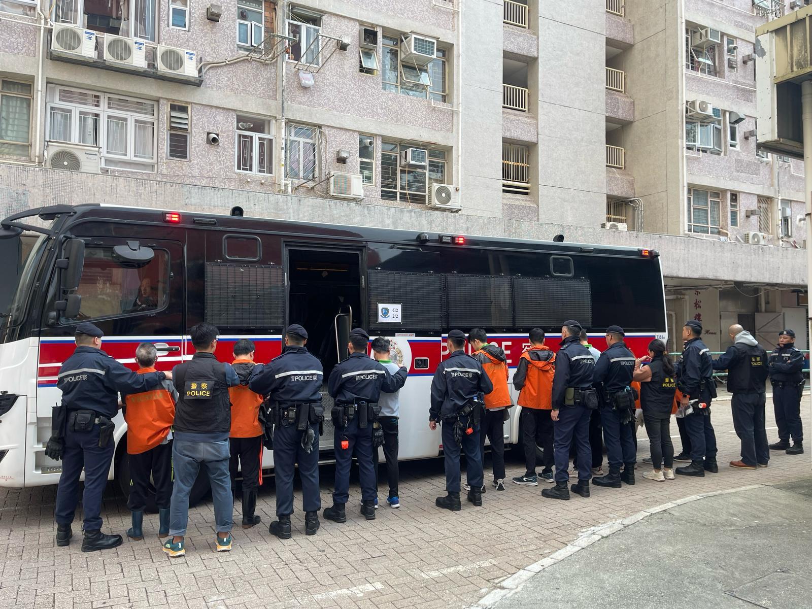 警多區反罪惡反三合會，3日拘132男女。(警方圖片)