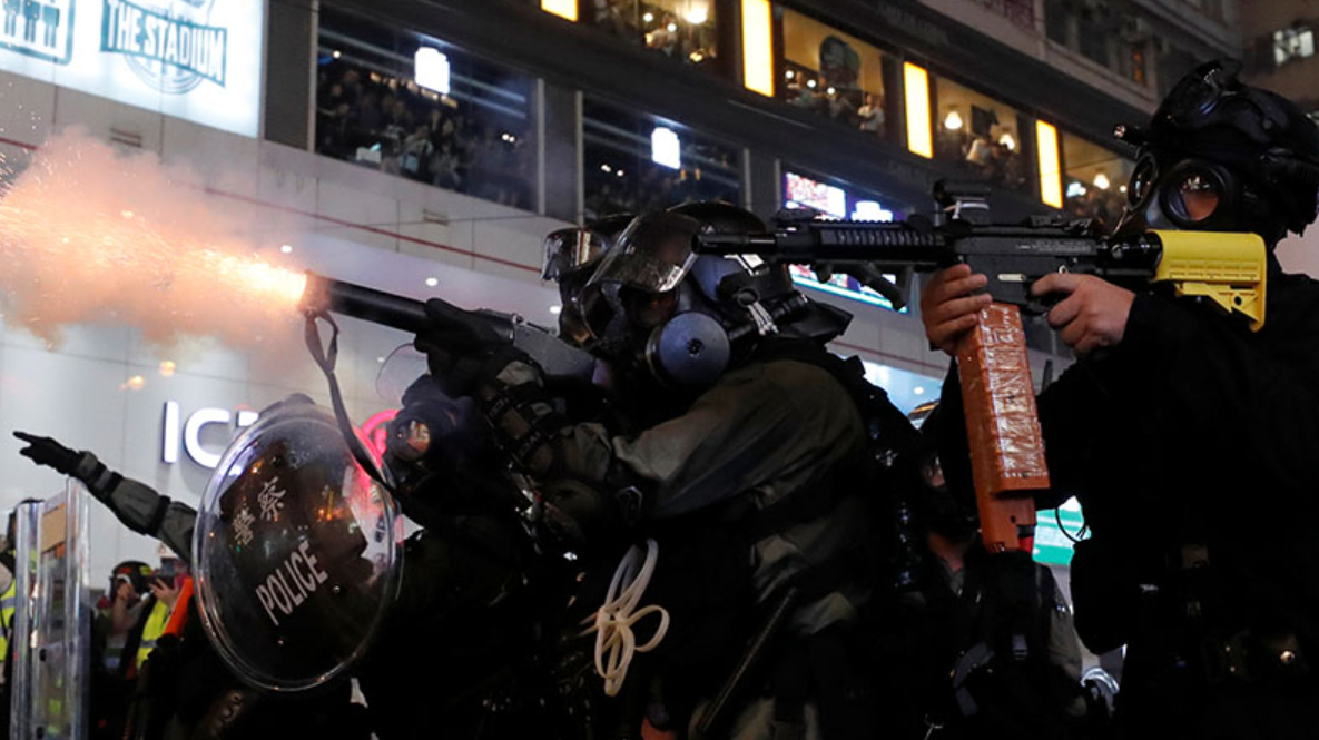 一名現年27歲男子涉於2019年8月31日在灣仔參與暴動，圖為當日警方執法行動。(路透社資料圖片)