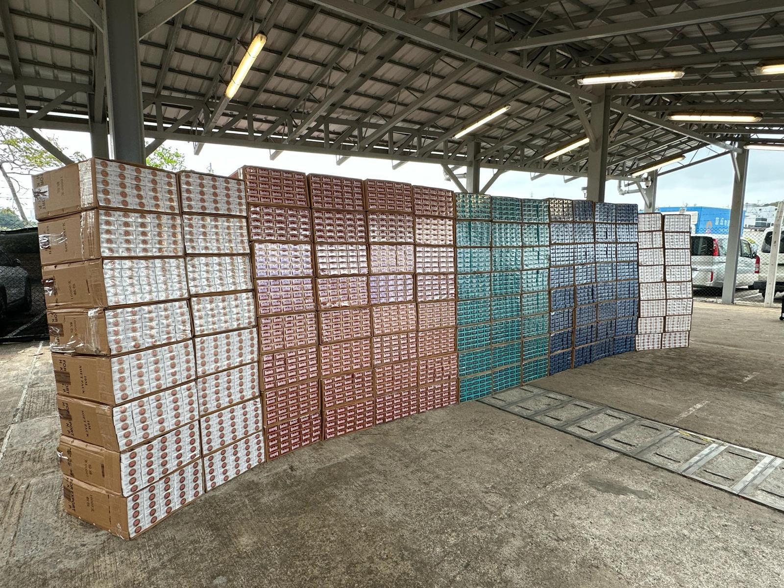 水警海關聯合反走私截內地漁船，檢4900萬元私煙拘4男。