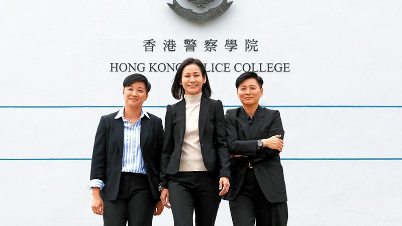 左起：鄺詠賢、甘淑玲和冼嘉欣為首批「陀槍師姐」。(《警聲》)