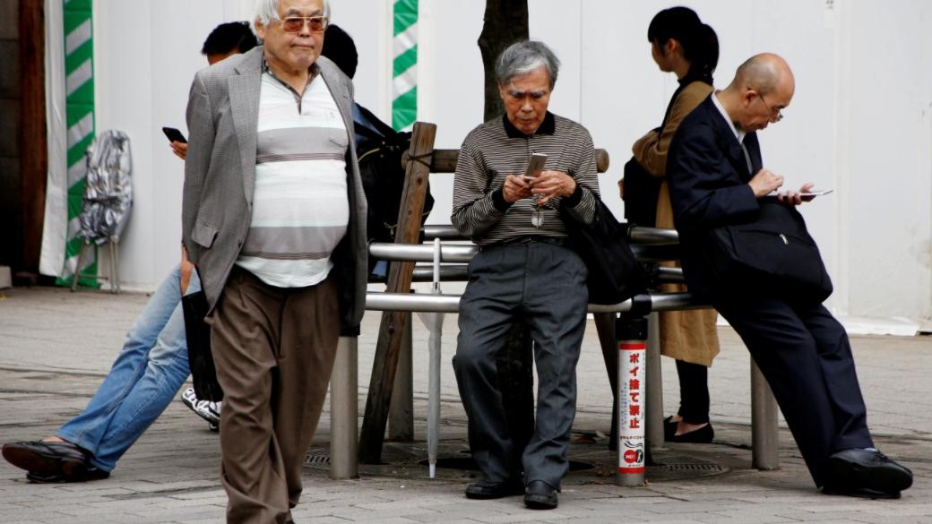 詐騙罪案嚴重，日本警察廳正評估限制75歲以上長者使用ATM交易金額上限為每日30萬日圓，希望有助減少受害人損失金額。(資料圖片)