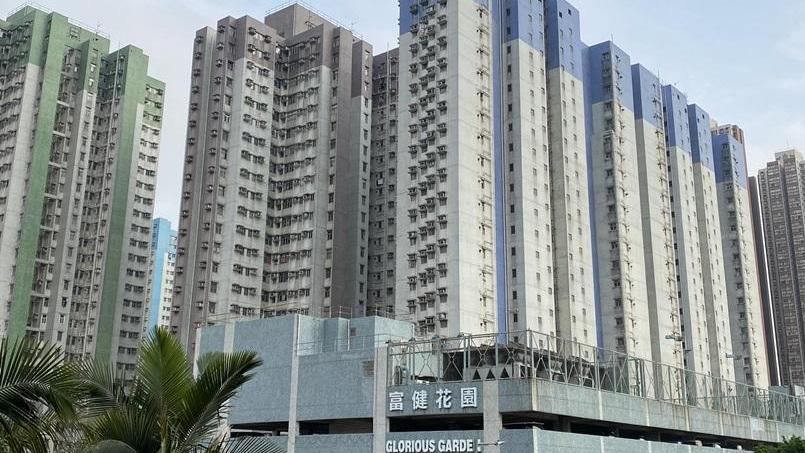 屯門居屋富健花園兩房銀主盤，被搶貴45萬元或23%售出，由區內客以243萬元full pay承接。