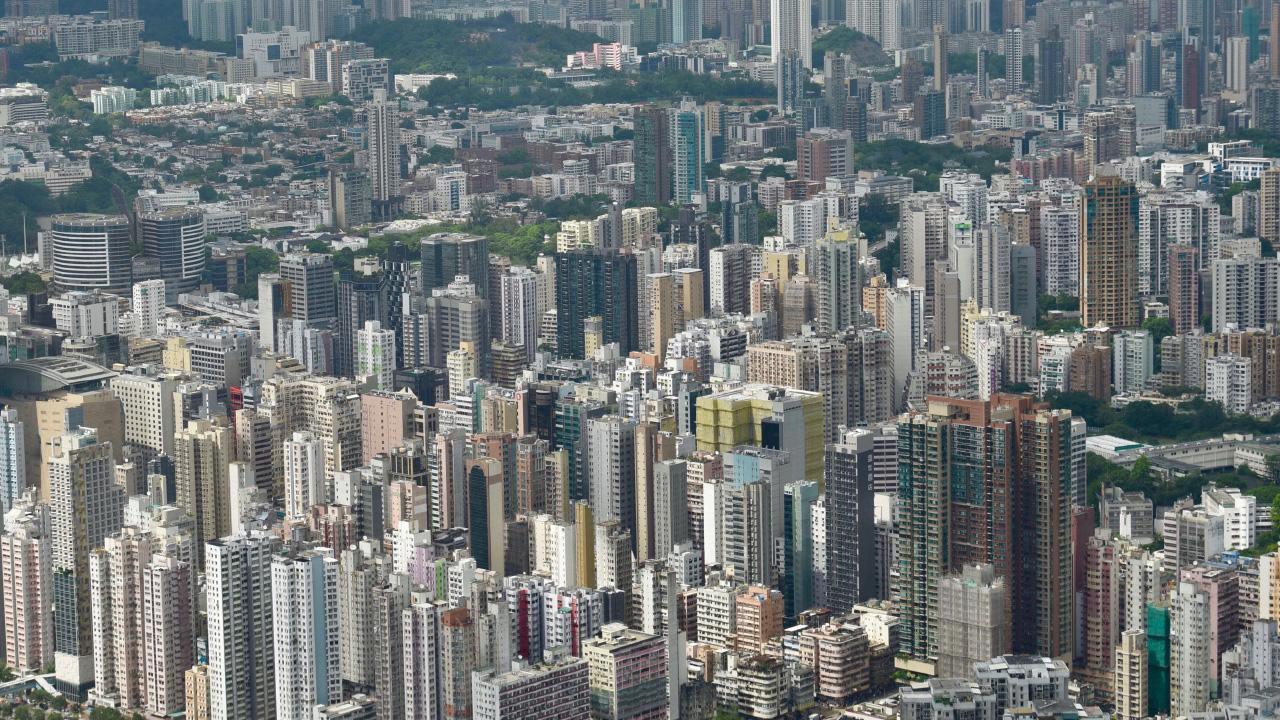 美國聯儲局維持聯邦基金利率介乎4.25厘至4.5厘，符合市場預期，將利好樓市轉旺勢頭延續。(資料圖片)