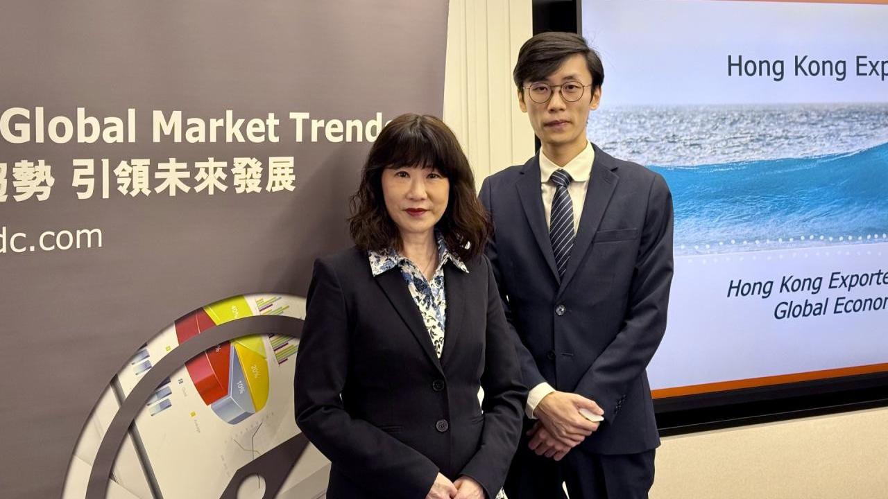 范婉兒（左）稱最新預測顯示香港出口仍可望錄得增長，反映本港出口業強韌穩健。（香港電台）