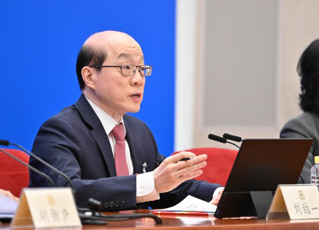 3月3日，全國政協十四屆三次會議新聞發佈會在北京人民大會堂舉行。大會新聞發言人劉結一向中外媒體介紹本次大會有關情況並回答記者提問。(新華社)