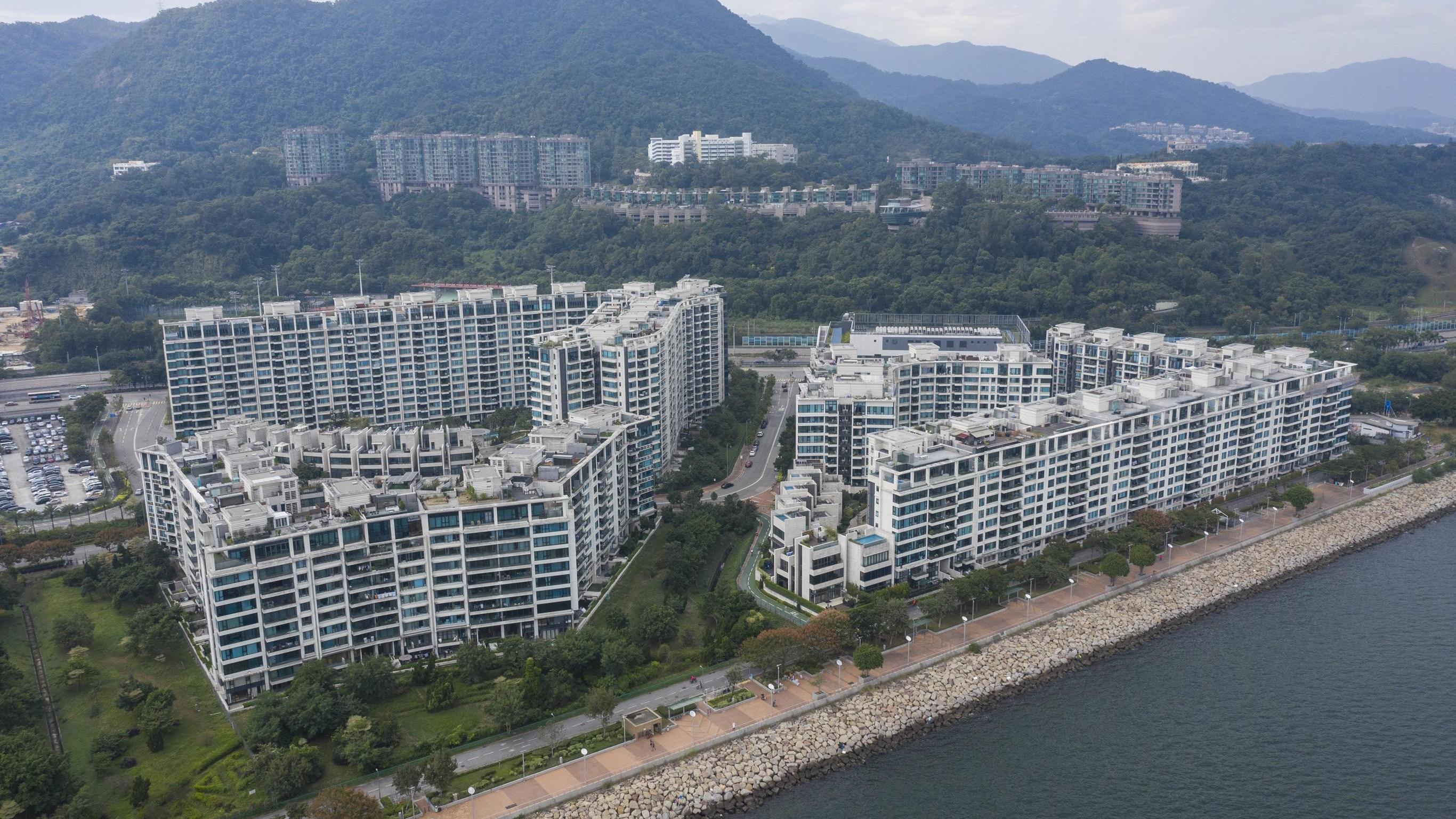 大埔白石角天賦海灣套三房，最新以920萬元沽出，12年貶值18%。